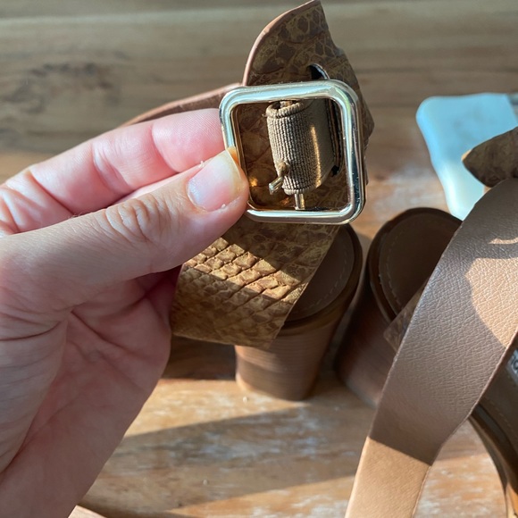 BCBG TAN STRAPY HEELS - Picture 3 of 3